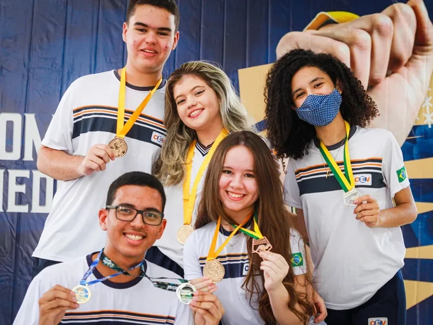 Alunos CEV Colégio e Síntese somam 20 medalhas na Olimpíada Piauiense de Química